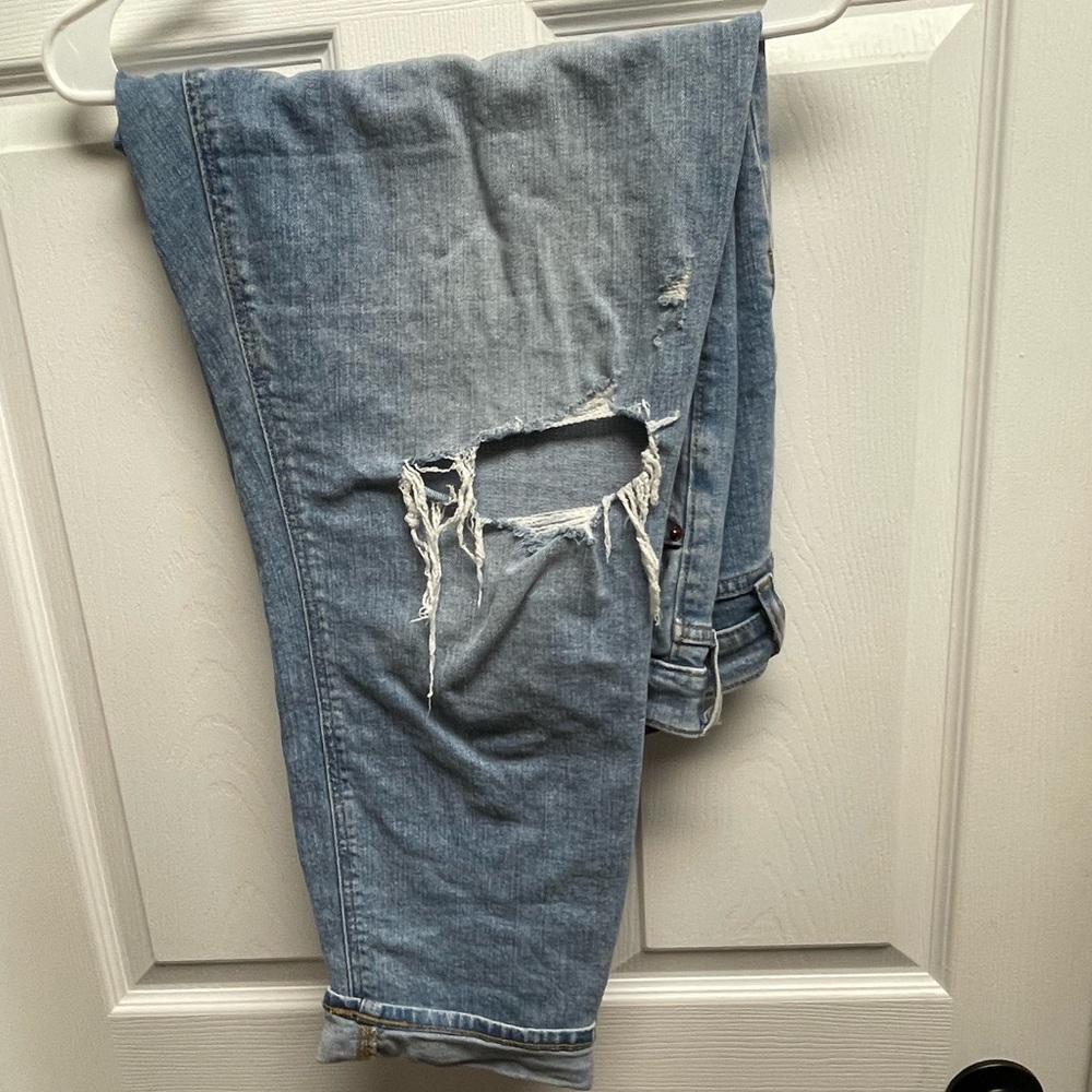 Old Navy boyfriend distressed ankle jeans